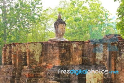 Wat Si Chum In Sukhothai Historical Park, Thailand Stock Photo