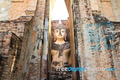 Wat Si Chum In Sukhothai Historical Park, Thailand Stock Photo