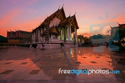 Wat Suthat At Twilght Sky In Bangkok, Thailand Stock Photo