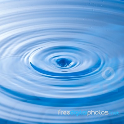 Water Drop Impact With Water Surface, Causing Rings On The Surface Stock Photo