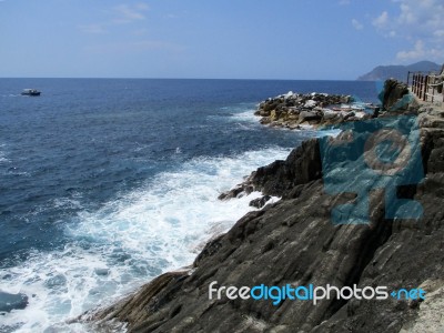 Waves Crashing On The Rocks H Stock Photo Waves Crashing On The Rocks H Stock Photo