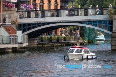 Windsor, Maidenhead & Windsor/uk - July 22 : Boat Cruising Down Stock Photo