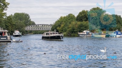 Windsor, Maidenhead & Windsor/uk - July 22 : Boats Cruising Down… Stock Photo