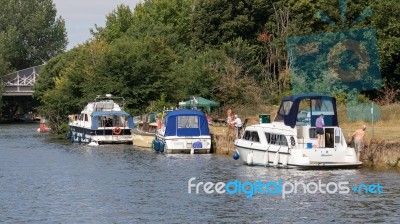 Windsor, Maidenhead & Windsor/uk - July 22 : Boats Moored On The… Stock Photo