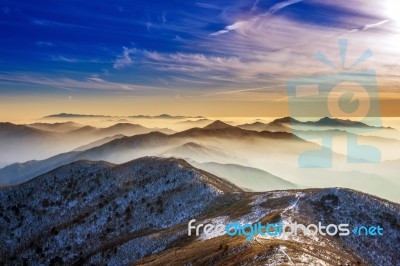 Winter Landscape With Sunset And Foggy In Deogyusan Mountains, South Korea Stock Photo