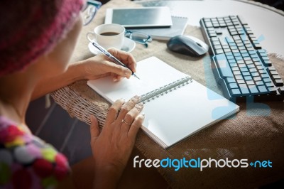 Woman Writing Shot Memories Note On White Paper With Relaxing Time And Emotion Stock Photo