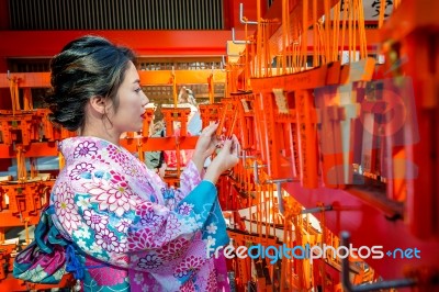 Women In Traditional Japanese Kimonos At Fushimi Inari Shrine In Kyoto, Japan Stock Photo