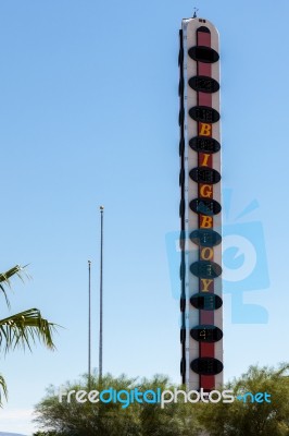 World's Tallest Thermometer In Baker California Stock Photo