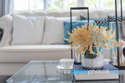 Yellow Flower In Glass Vase And Book  On Glass Table In Living R… Stock Photo