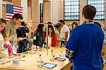 Apple Iphone 5c In The Apple Store In Grand Central Station Stock Photo