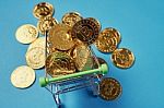 Gold Bitcoin Placed In A Small Shopping Cart. Digital Currency Concepts Can Be Used To Make Online Purchases Stock Photo