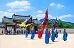 Seoul, South Korea - June 28: Soldier With Traditional Joseon Dynasty Uniform Guards The Gyeongbokgung Palace On June 28, 2015 In Seoul, South Korea Stock Photo