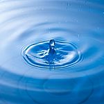 Water Drop Impact With Water Surface, Causing Rings On The Surface Stock Photo