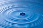 Water Drop Impact With Water Surface, Causing Rings On The Surface Stock Photo