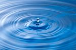 Water Drop Impact With Water Surface, Causing Rings On The Surface Stock Photo
